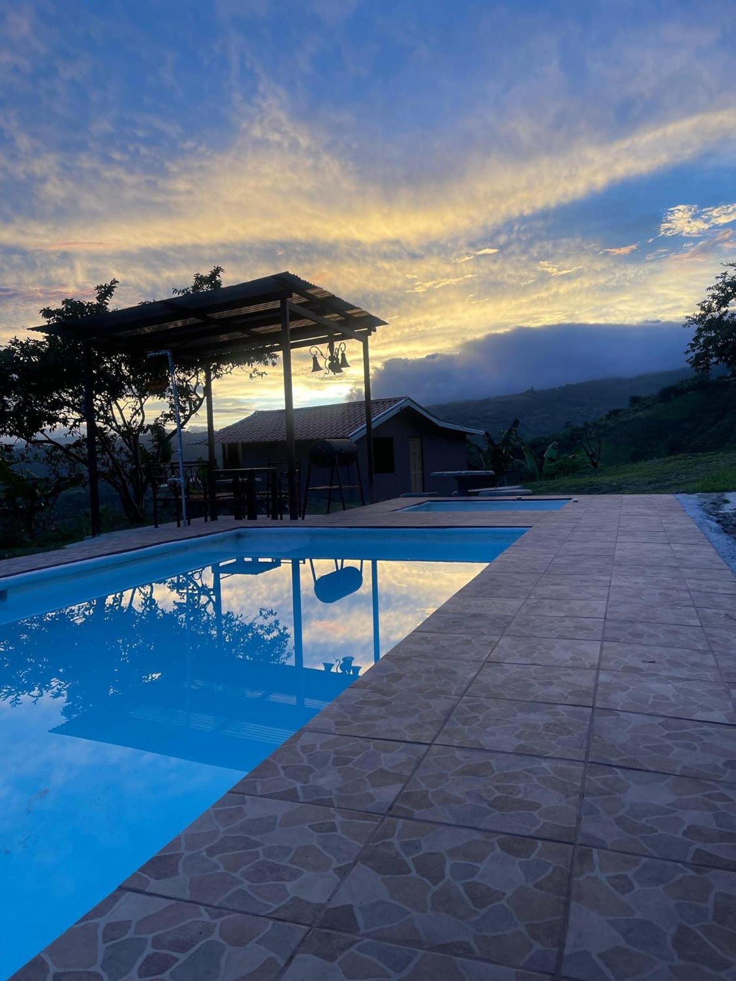 La Flor De Loto Villa Картаго Екстериор снимка